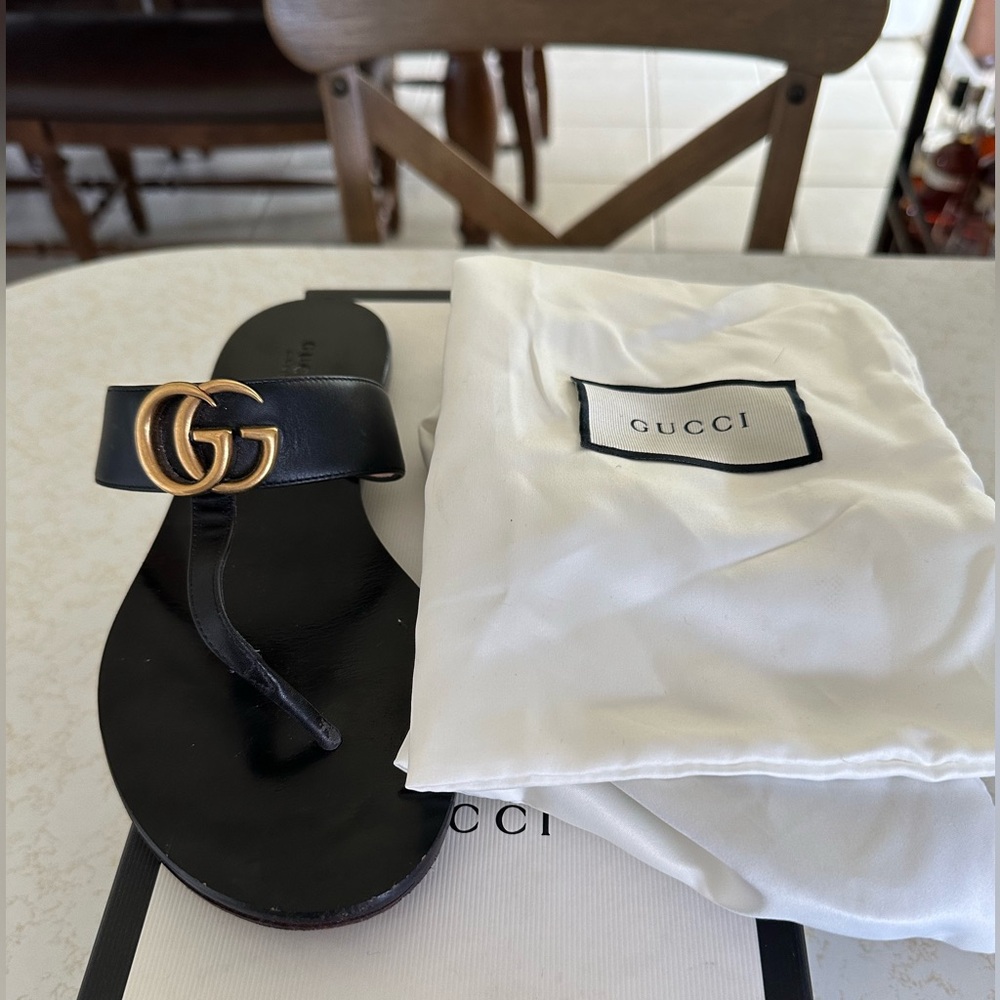 Gucci Leather Thong Sandal with Double G - Picture 4 of 7